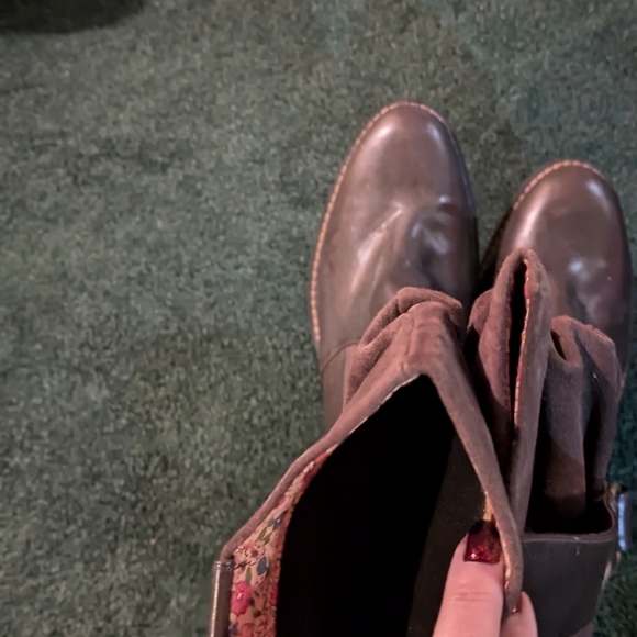 Genuine Suede and Leather a chocolate Brown Buckle Boots sz 9 like new - Picture 4 of 6